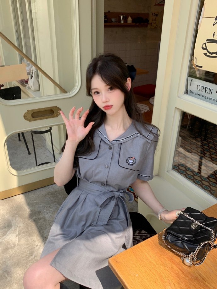 他是谁 剧照