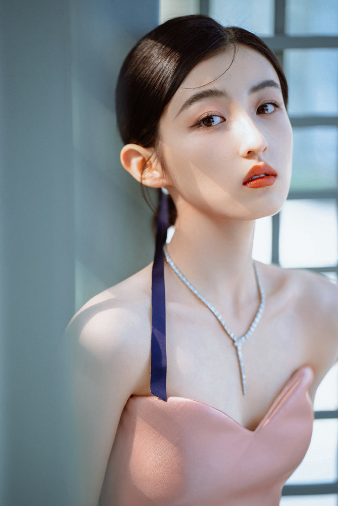 隐入尘烟 封面