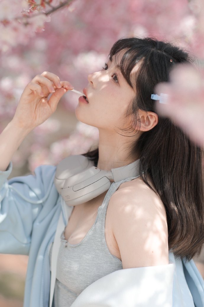 灰质 封面