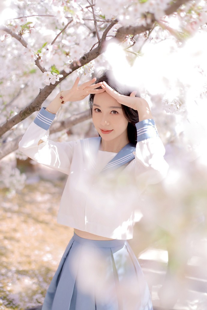 布里奇顿 封面