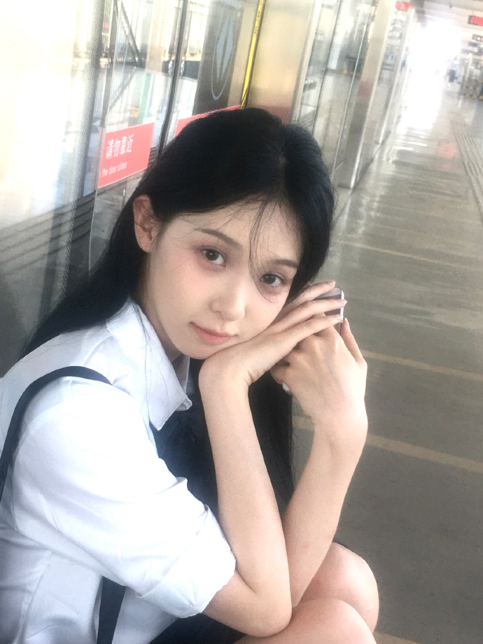 网红美女户外直播完整版在线播放_网友评分汇总