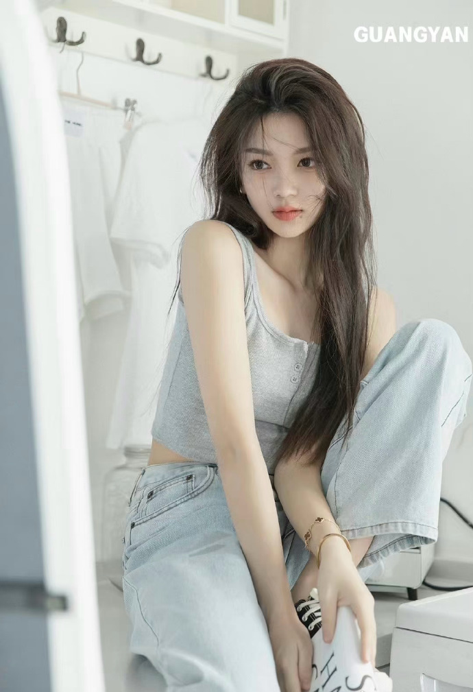 白莲花度假村 封面
