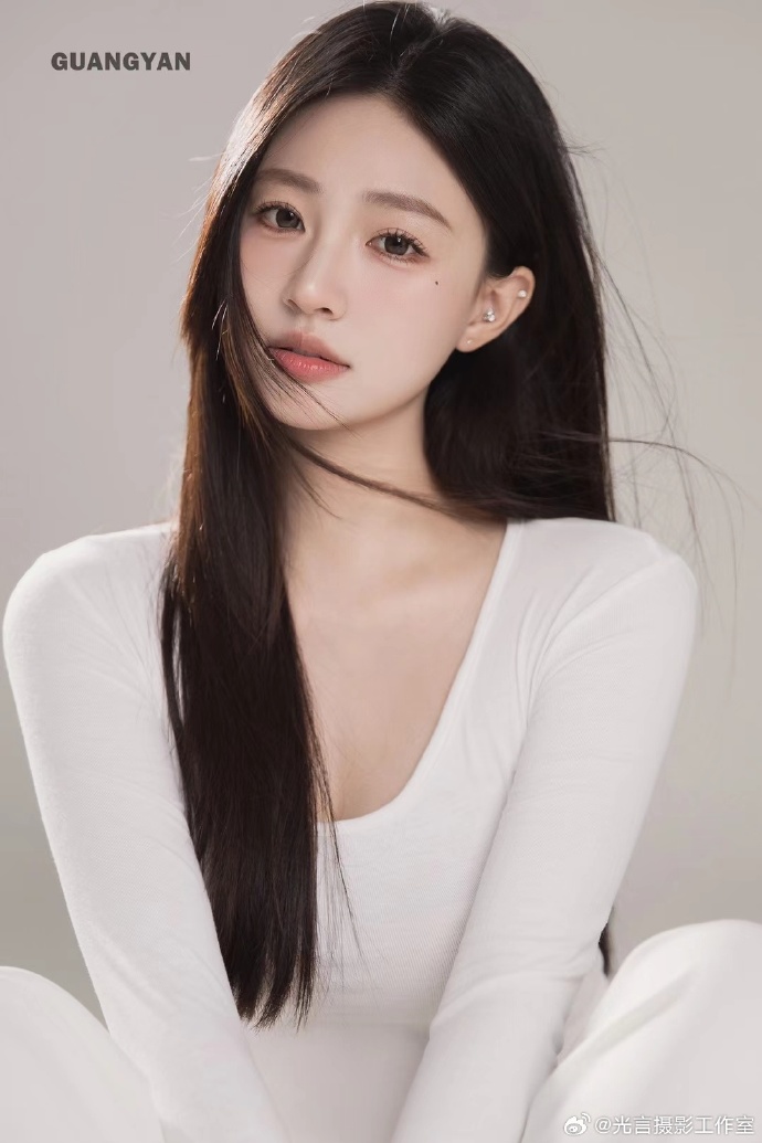 白莲花度假村 封面
