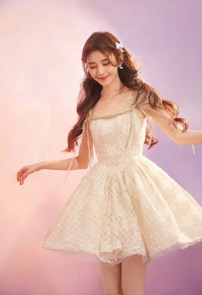 白莲花度假村 封面