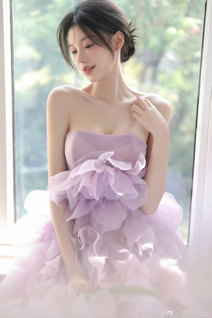 白莲花度假村 剧照