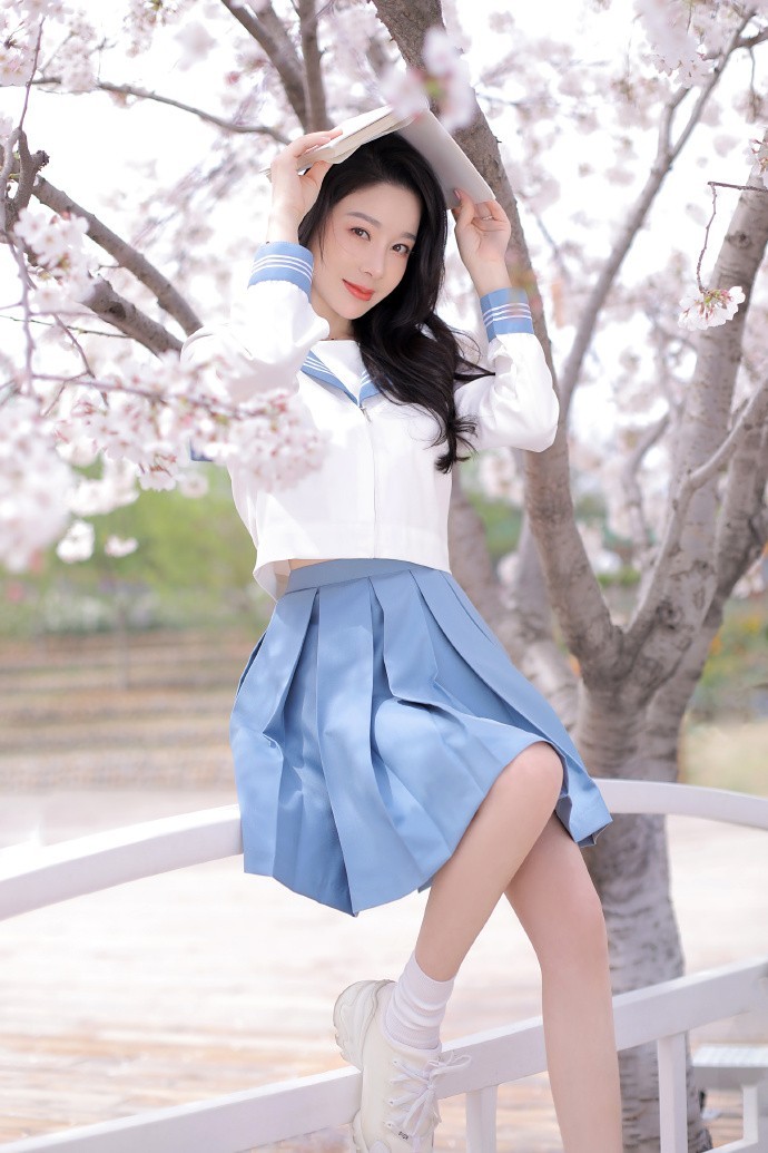 沿阶草 封面