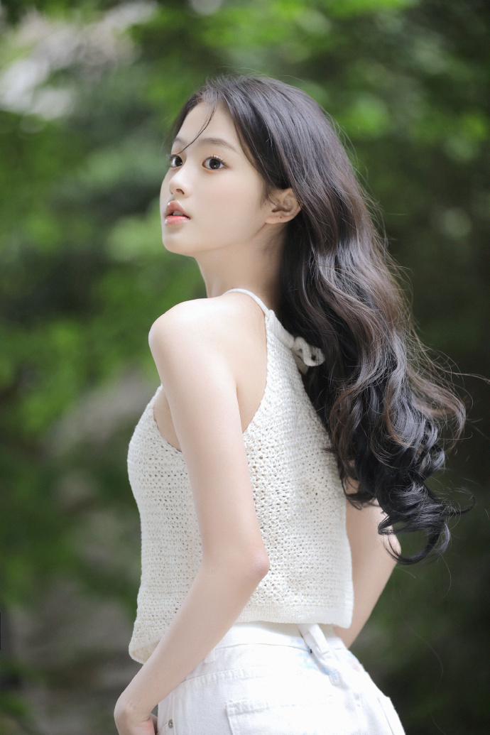 白莲花度假村 封面