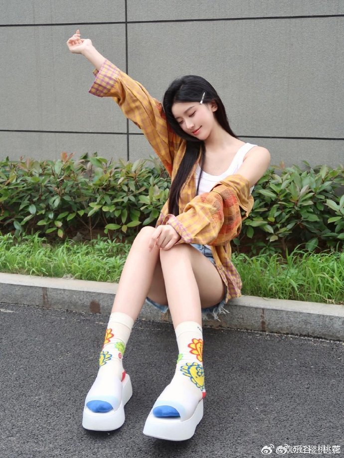 NewJeans庆祝出道四周年,发布神秘视频