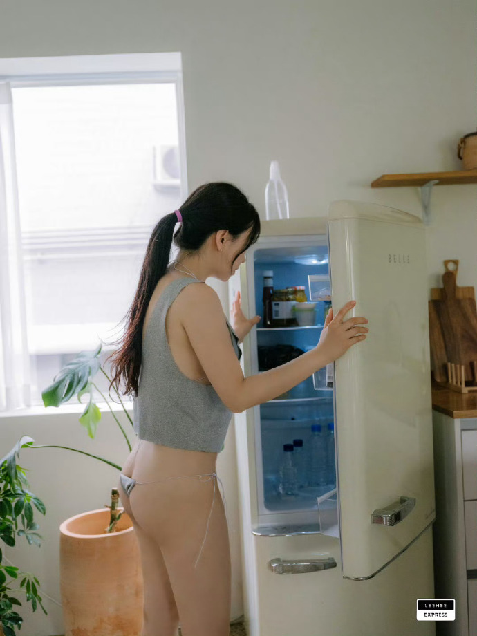 假面女郎 封面