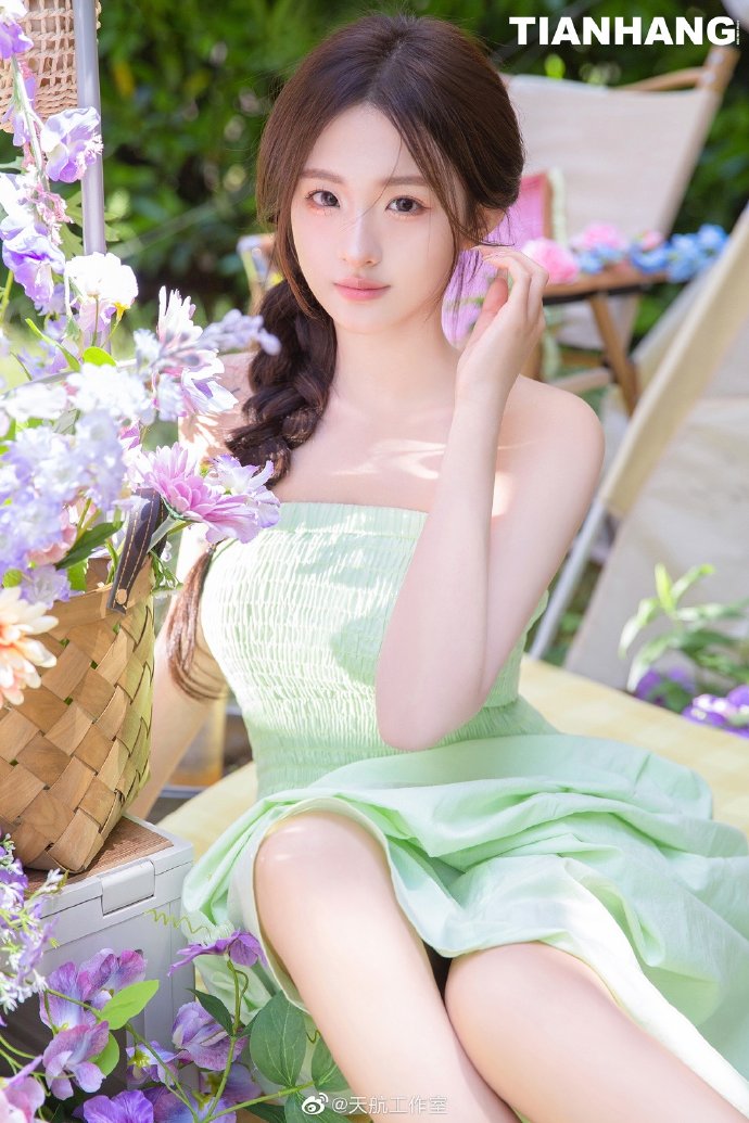 他是谁 封面