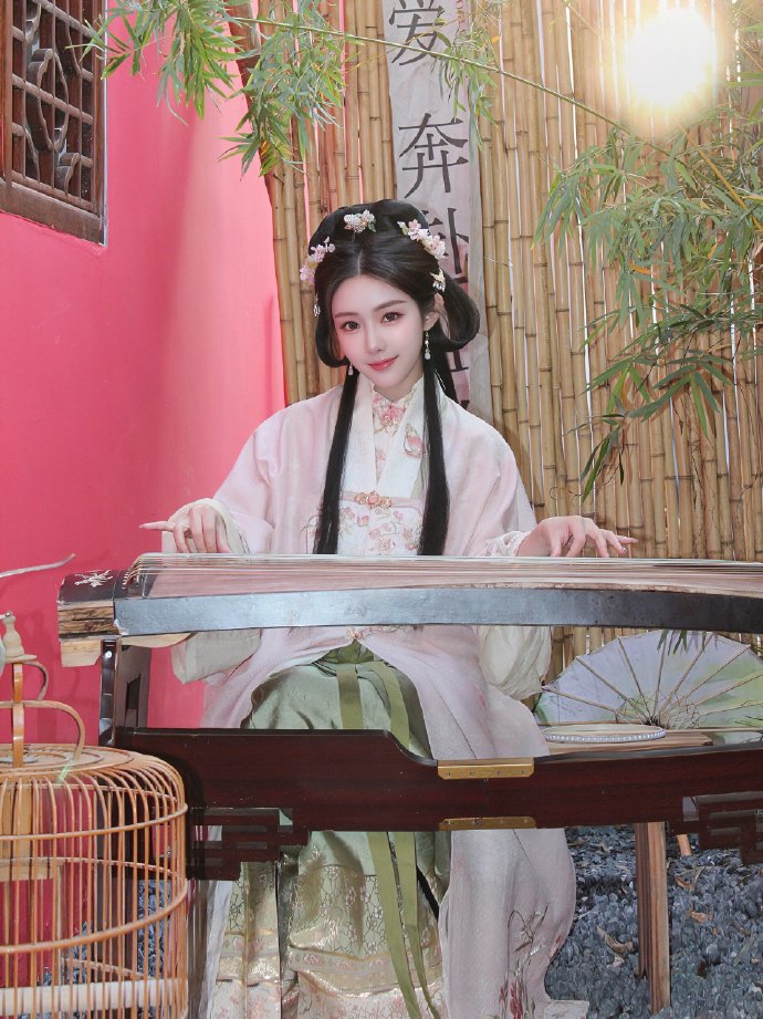 蜜桃成人精品视频高清完整版_剧情深度解析 - 高清完整版