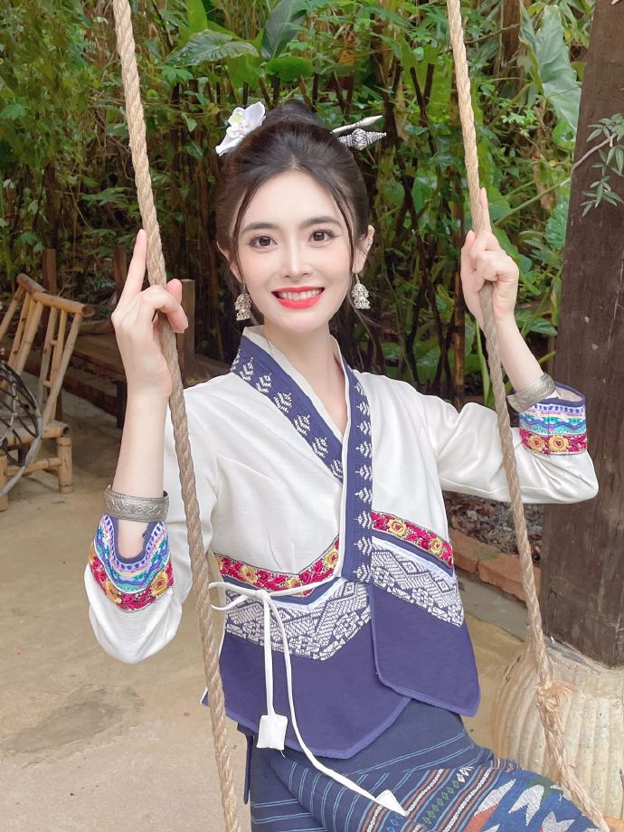 他是谁 封面