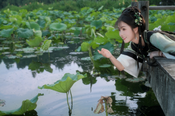 村色无边免费观看_精彩片段与看点 - 剧情与评价