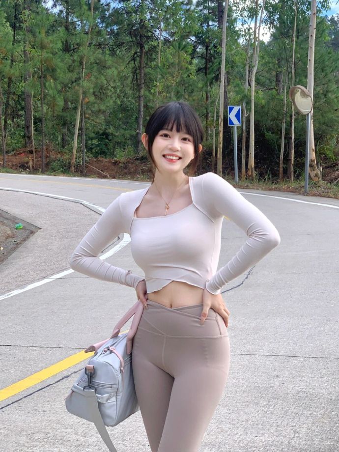 他是谁 封面