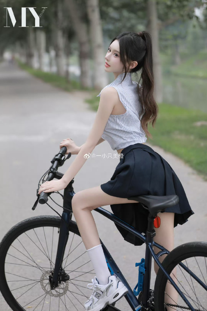 假面女郎 封面