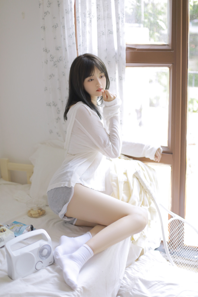 白莲花度假村 封面