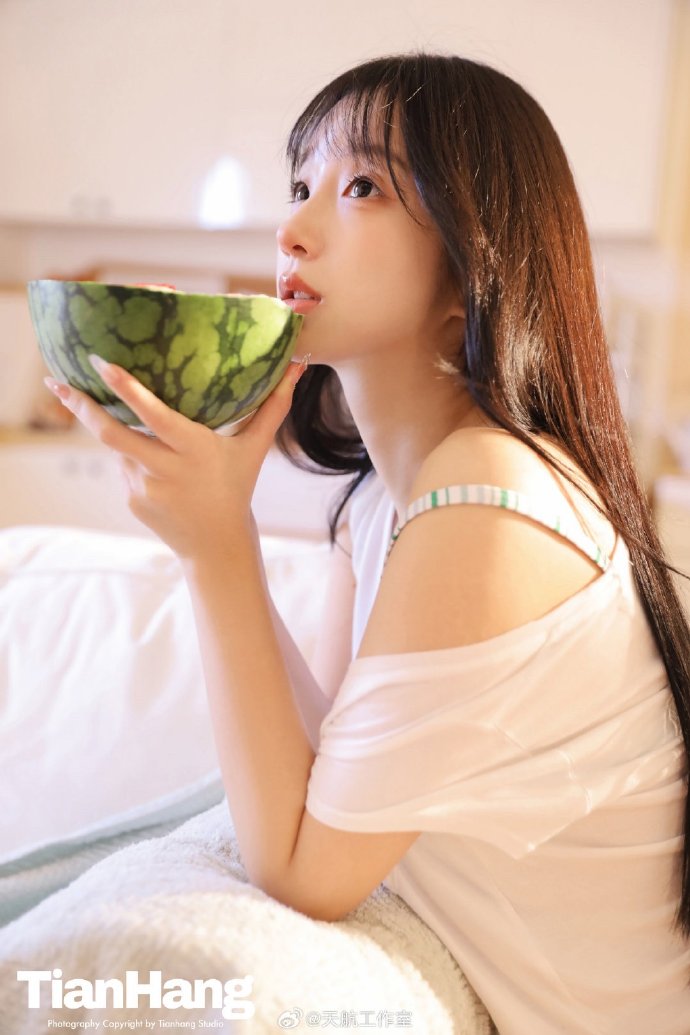 他是谁 封面