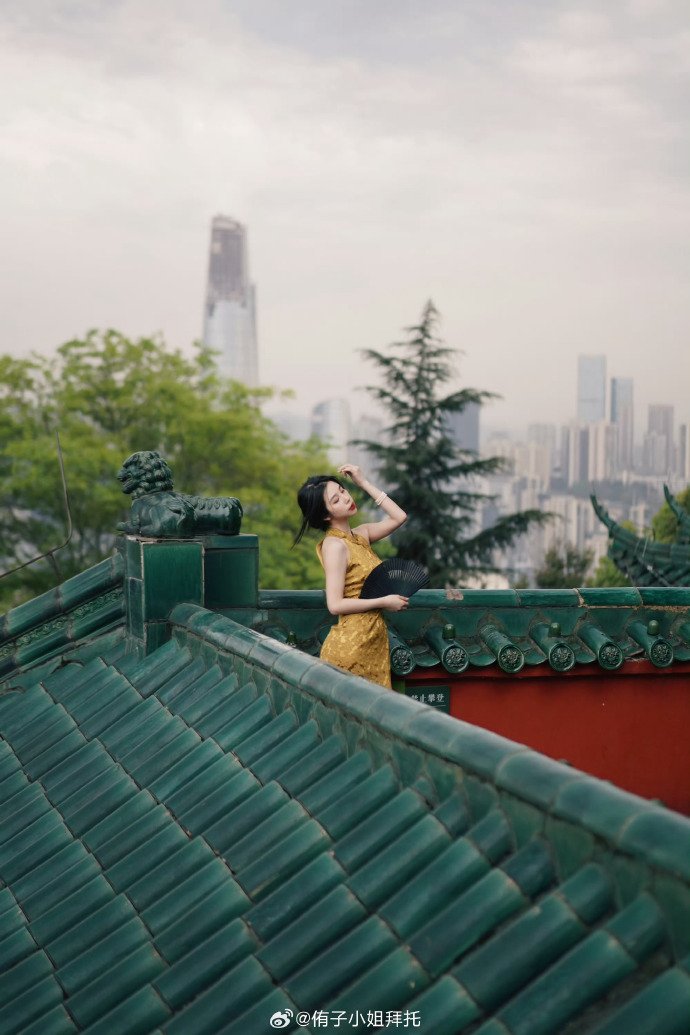 消失的她 封面