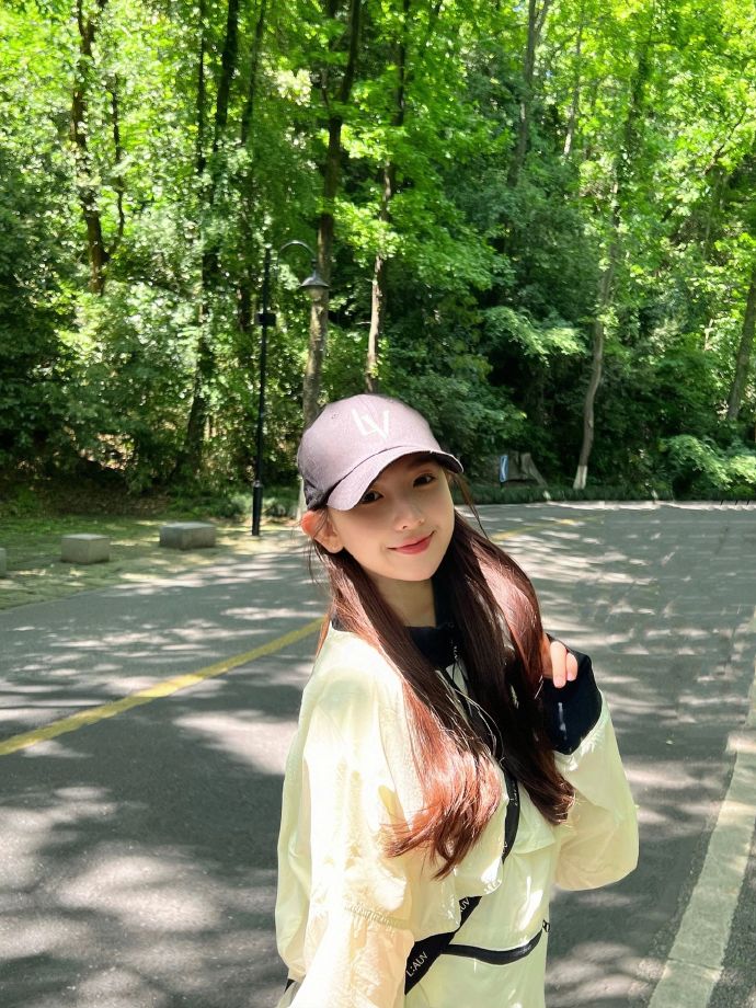 美女主播直播平台全集在线观看_剧情解析与推荐