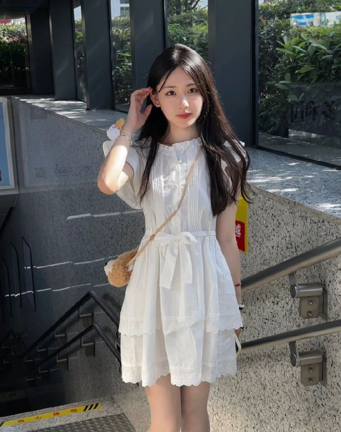 白莲花度假村 封面