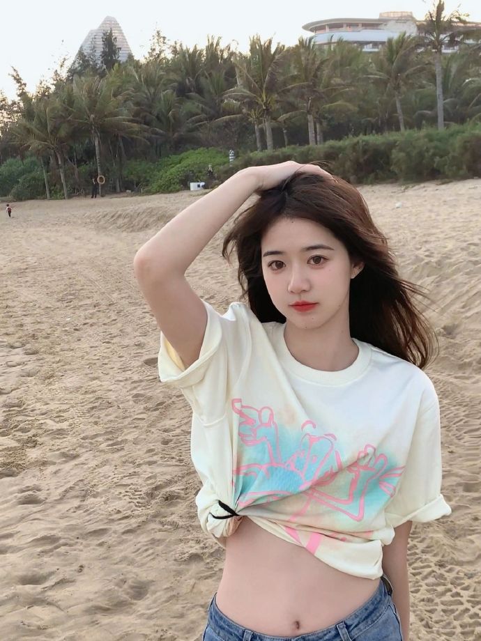 白莲花度假村 剧照